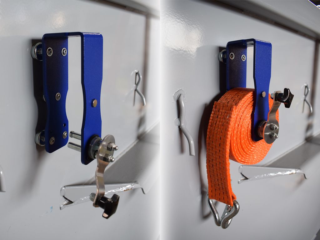 Spanngurtaufroller mit Magnethalter
